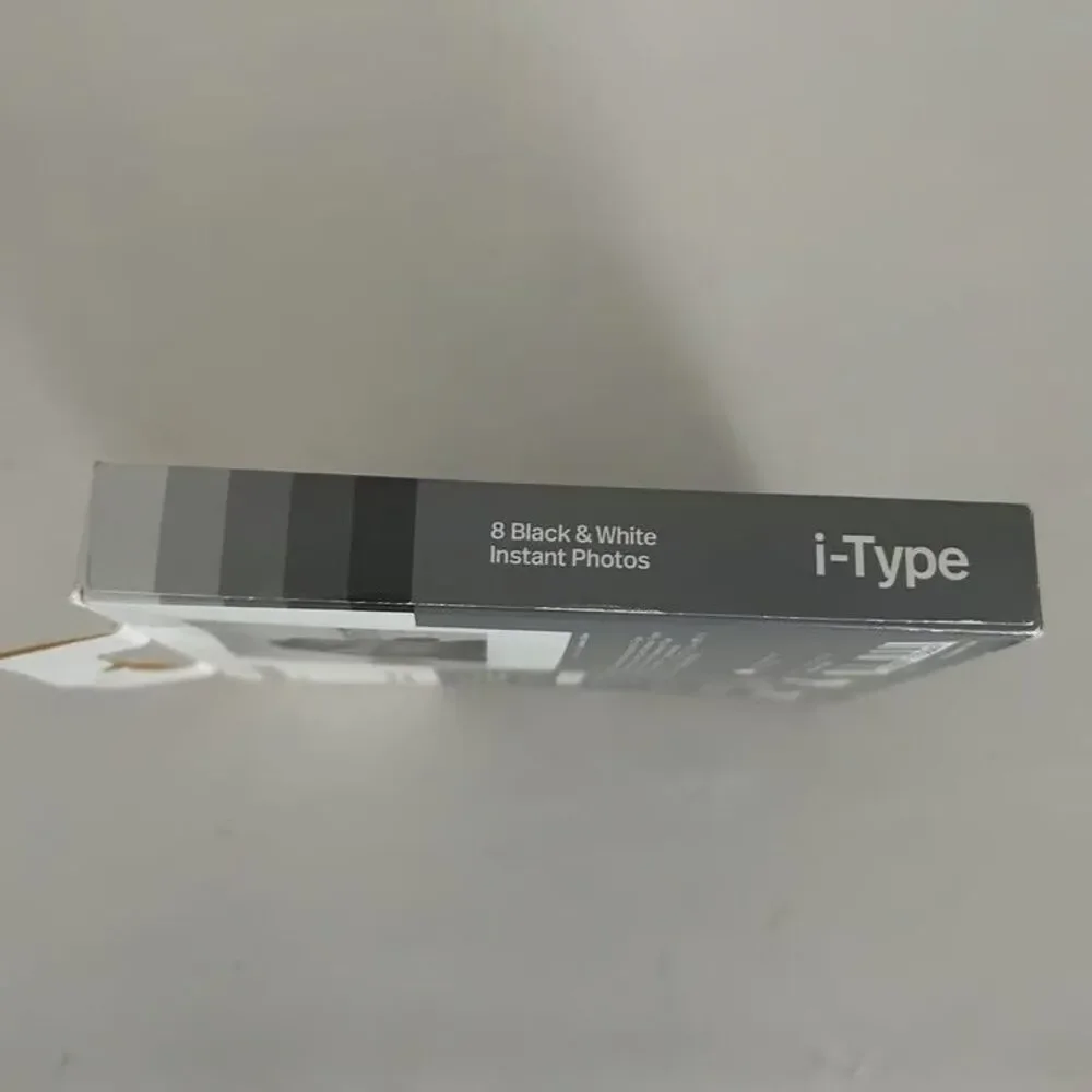 Polaroid i-Type Film Black & White 8 Instant Photos New Sealed B&W Size 8 Photos